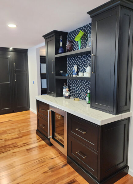 Medallion-Carriage-Black_Kitchen-bar-shelves