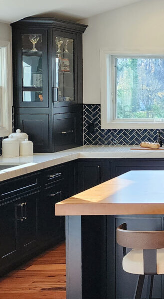 Medallion-Carriage-Black_Kitchen-corner-storage