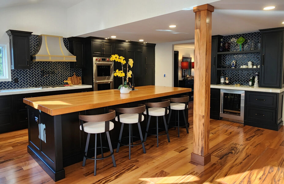 Medallion-Carriage-Black_Kitchen