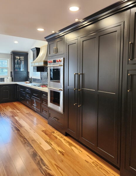 Medallion-Carriage-Black_Kitchen-storage-pantry