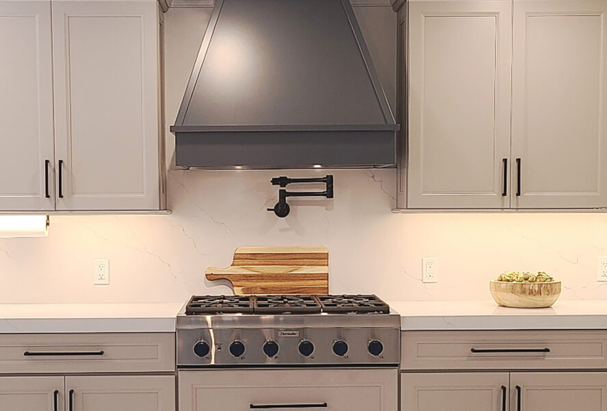 Medallion-gold-kitchen-pot-filler-feature