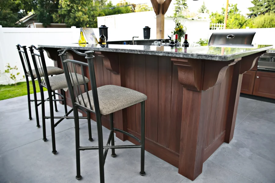 Naturekast-louver-walnut-raised-bar