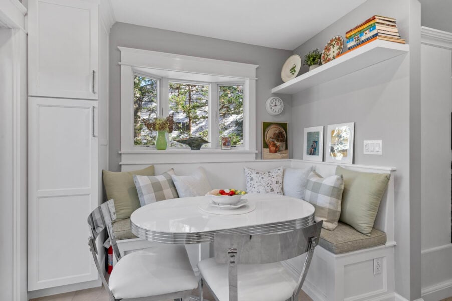 small-kitchen-banquet